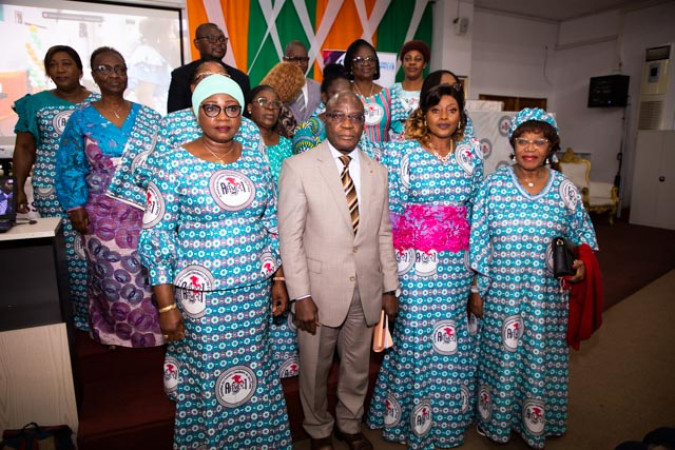 L’Université Virtuelle de Côte d’Ivoire (UVCI) accompagne la cérémonie d'investiture de la présidente de l’Association des FEMmes Chercheurs de Côte d’Ivoire (AFEMCI).